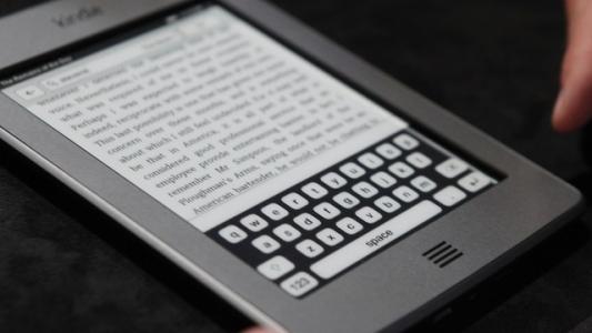 亚马逊的入门级Kindle获得了轻便且价格更高的价格