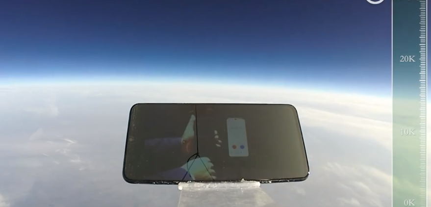 iQOO上天了！31000米高空自由落体平安降落